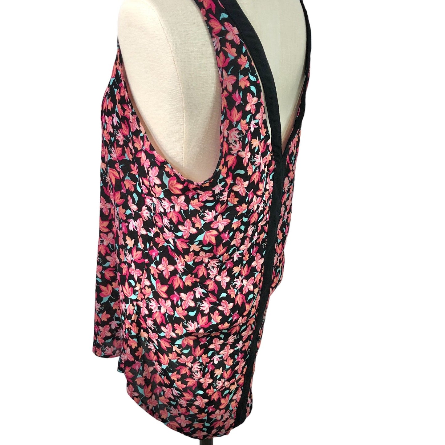 Candie's Cutout Tank Top Women's M Floral Print Sleeveless V-Neck Black Pink