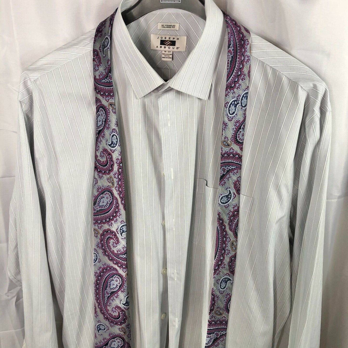 Jos A Banks Men's Suit/Shirt/Tie Set Gray White purple paisley 50 long 45 waist