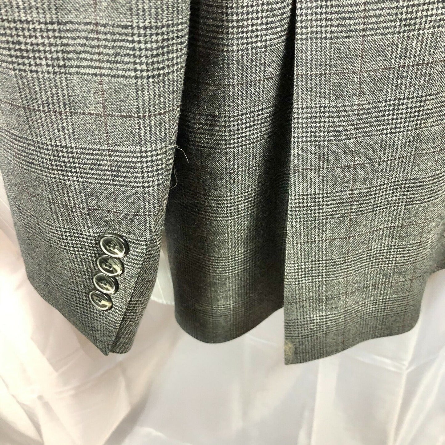 Jos A Banks Men's Suit/Shirt/Tie Set Gray White purple paisley 50 long 45 waist