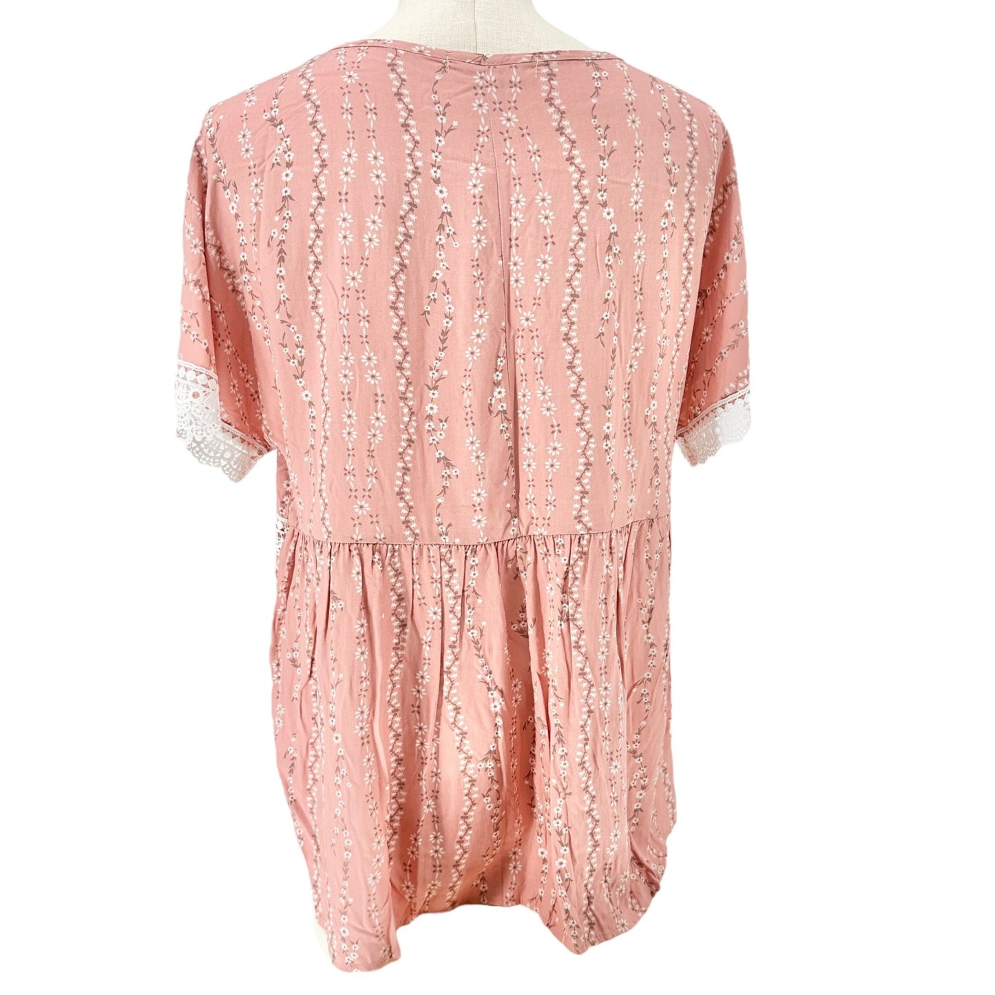 Haptics Blouse Womens M Pink Floral Print Pullover Short Sleeves Lace Details