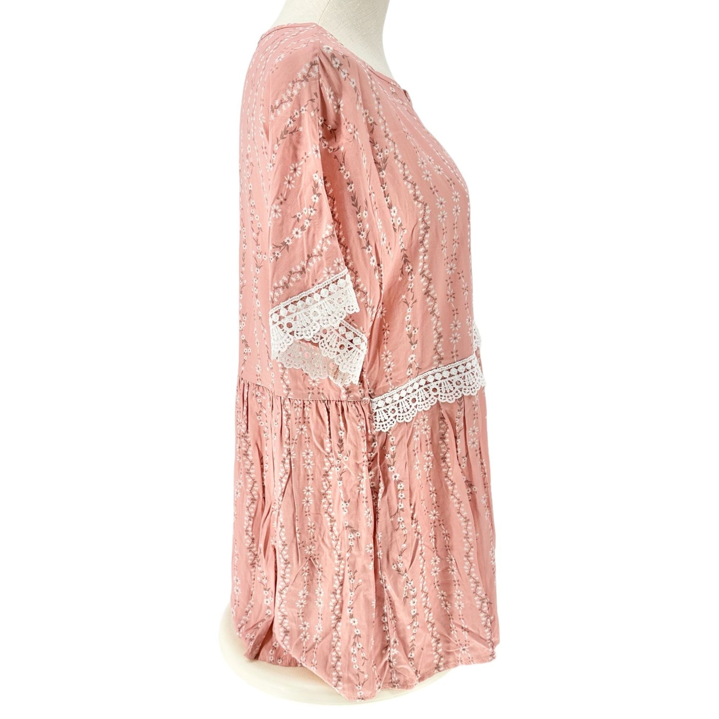 Haptics Blouse Womens M Pink Floral Print Pullover Short Sleeves Lace Details