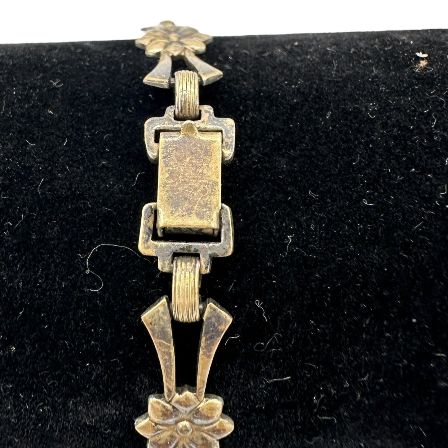 Vintage Floral Link Bracelet With Art Deco Design In Aged Gold-Tone Metal 7 Inch