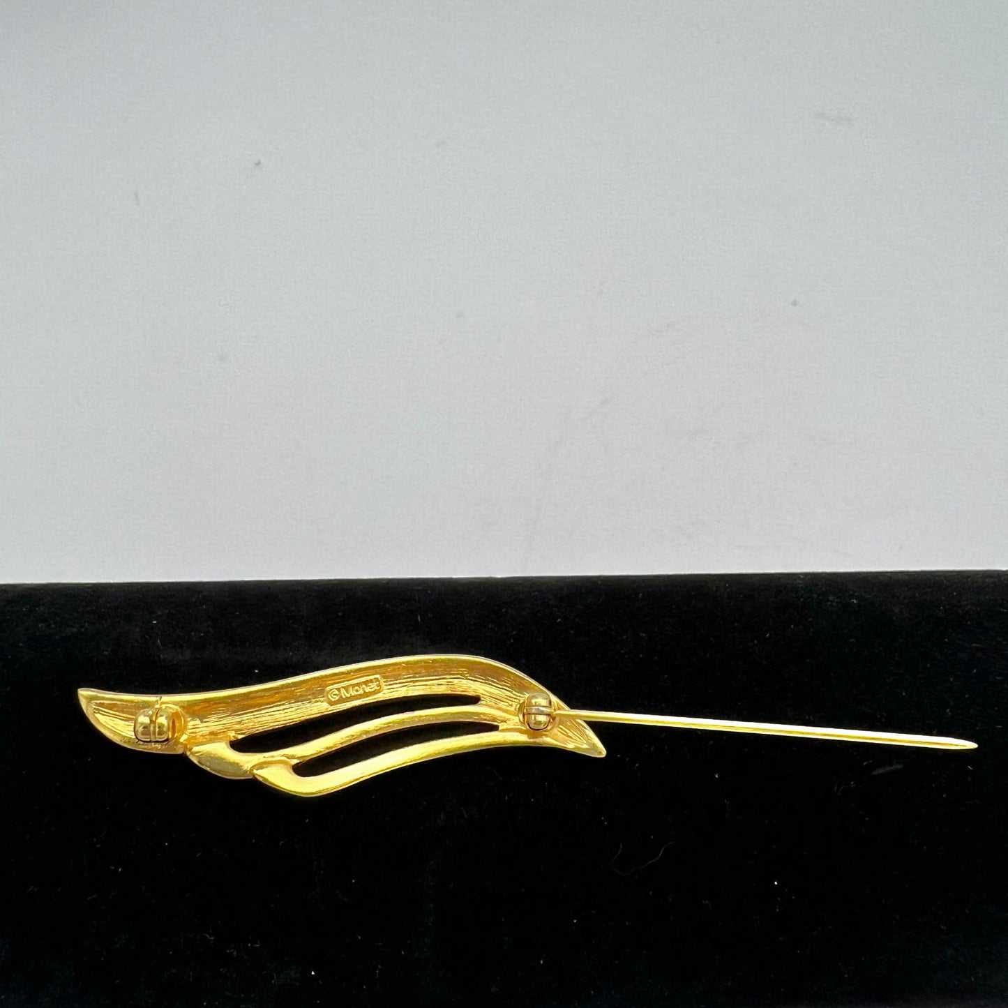 Monet Brooch 2 in Gold & Cream Enamel Wave Stick Pin