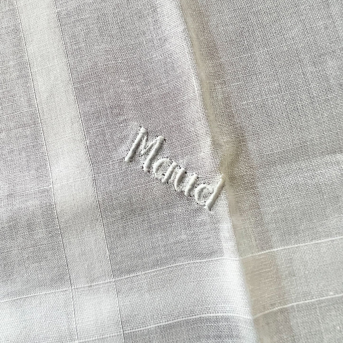 Set of 2 Vintage Handkerchiefs Womens 12 x 11 White Embroidered Maud 11 x 10 White Embroidered Flowers