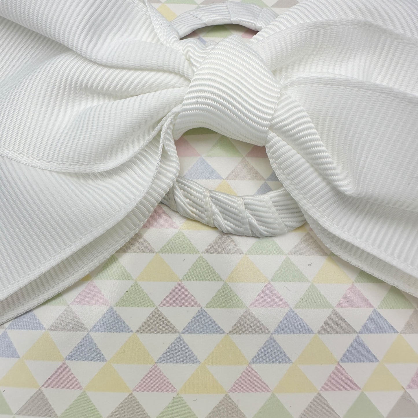 Simplicity Grosgrain Bows Set of 6 White With Heart Clips on Back Hair Packages
