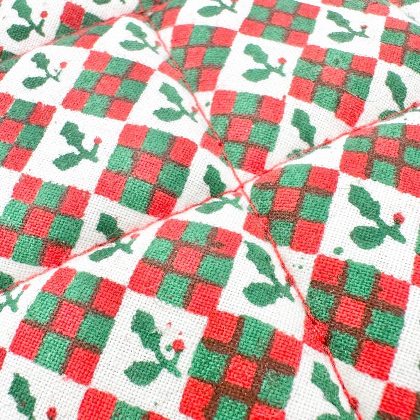 Basket with Removeable Bi-Fold Top White Red Lining Holly Berry Quilted Top EUC