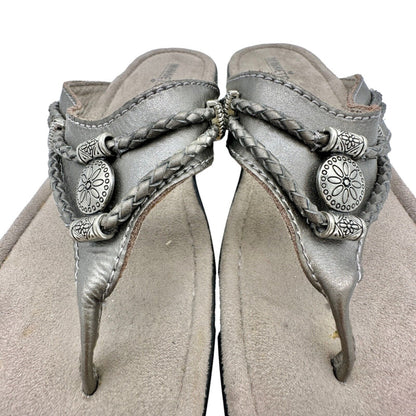 Minnetonka Sandals Women's 10 Pewter Leather Upper with Silver Accents