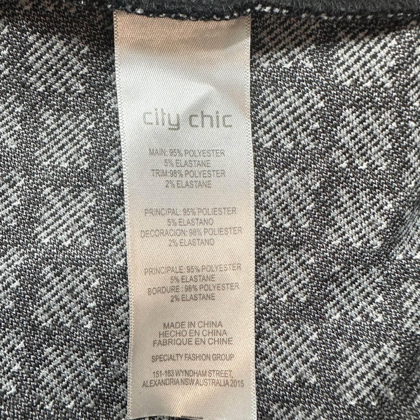 City Chic Top Womens Size 22 Black White Sleeveless Zipper Front Peplum