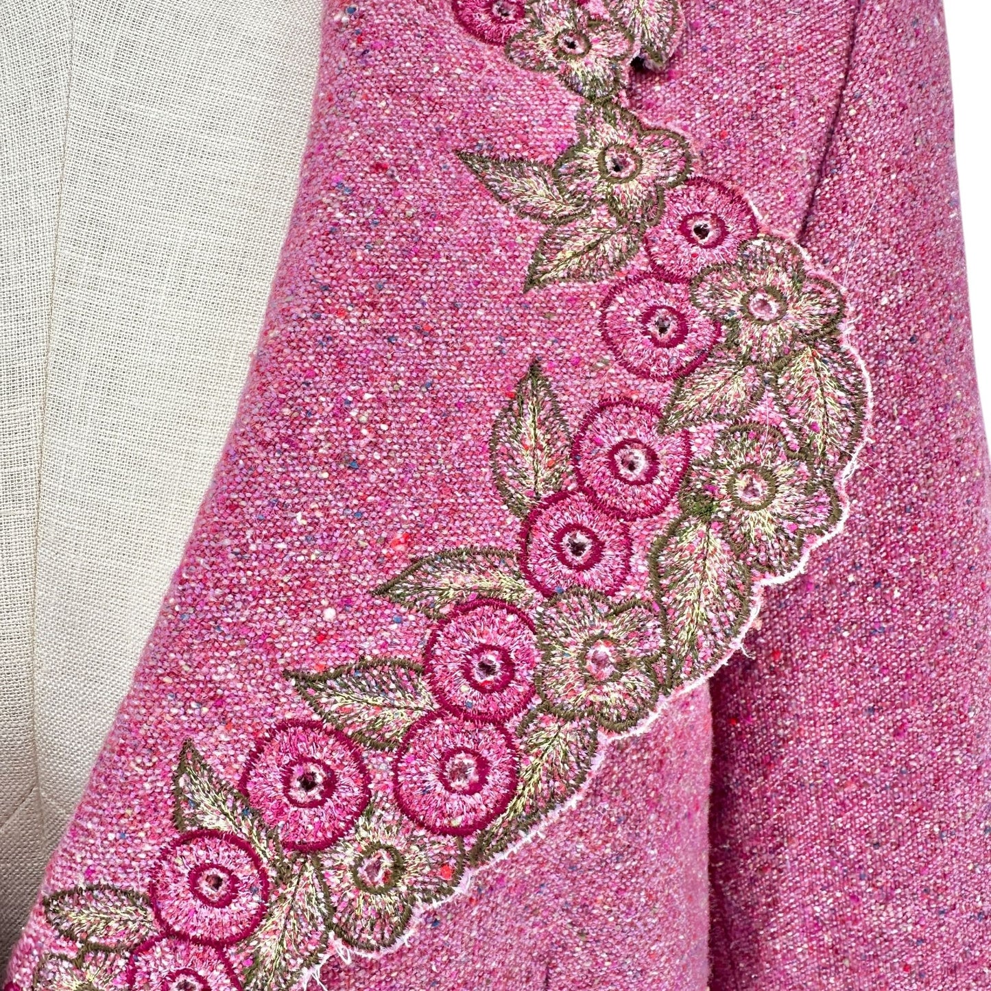 Carmen Marc Valvo Blazer Jacket Womens Sz 10 Pink Wool Blend Embroidered Floral