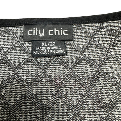 City Chic Top Womens Size 22 Black White Sleeveless Zipper Front Peplum