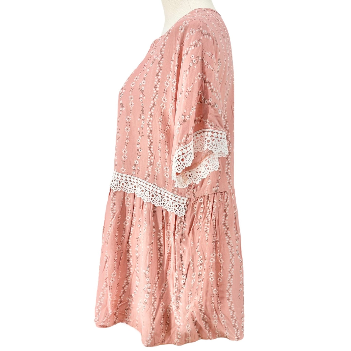Haptics Blouse Womens M Pink Floral Print Pullover Short Sleeves Lace Details