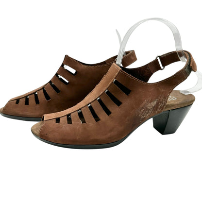 Munro American Slingback Sandals Womens 8.5N Brown Suede Cutout Design 2" Heel