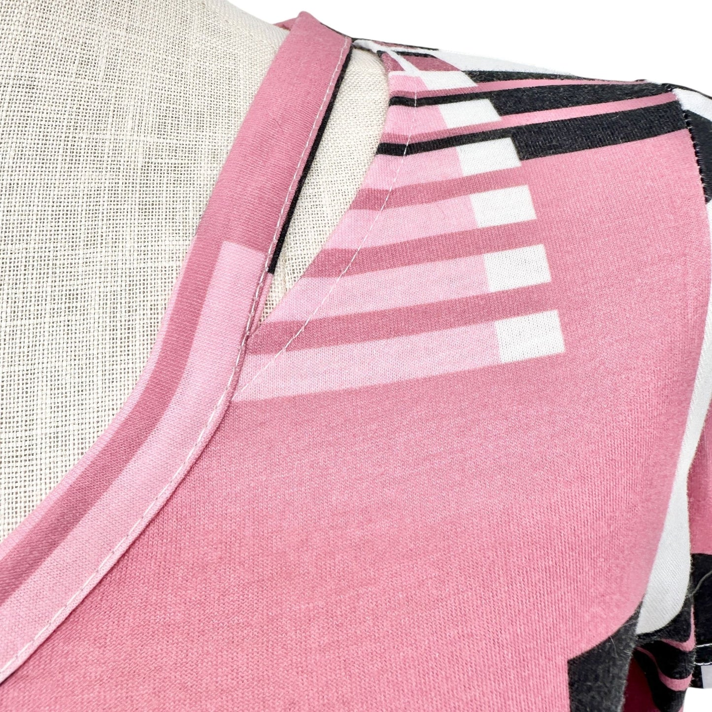 Womens Top Size M Pink Black White Geometric Print V-Neck Short Sleeve Polyester