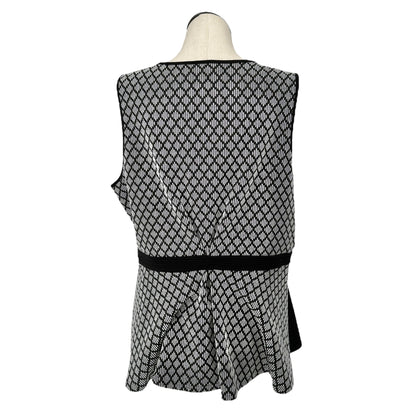 City Chic Top Womens Size 22 Black White Sleeveless Zipper Front Peplum