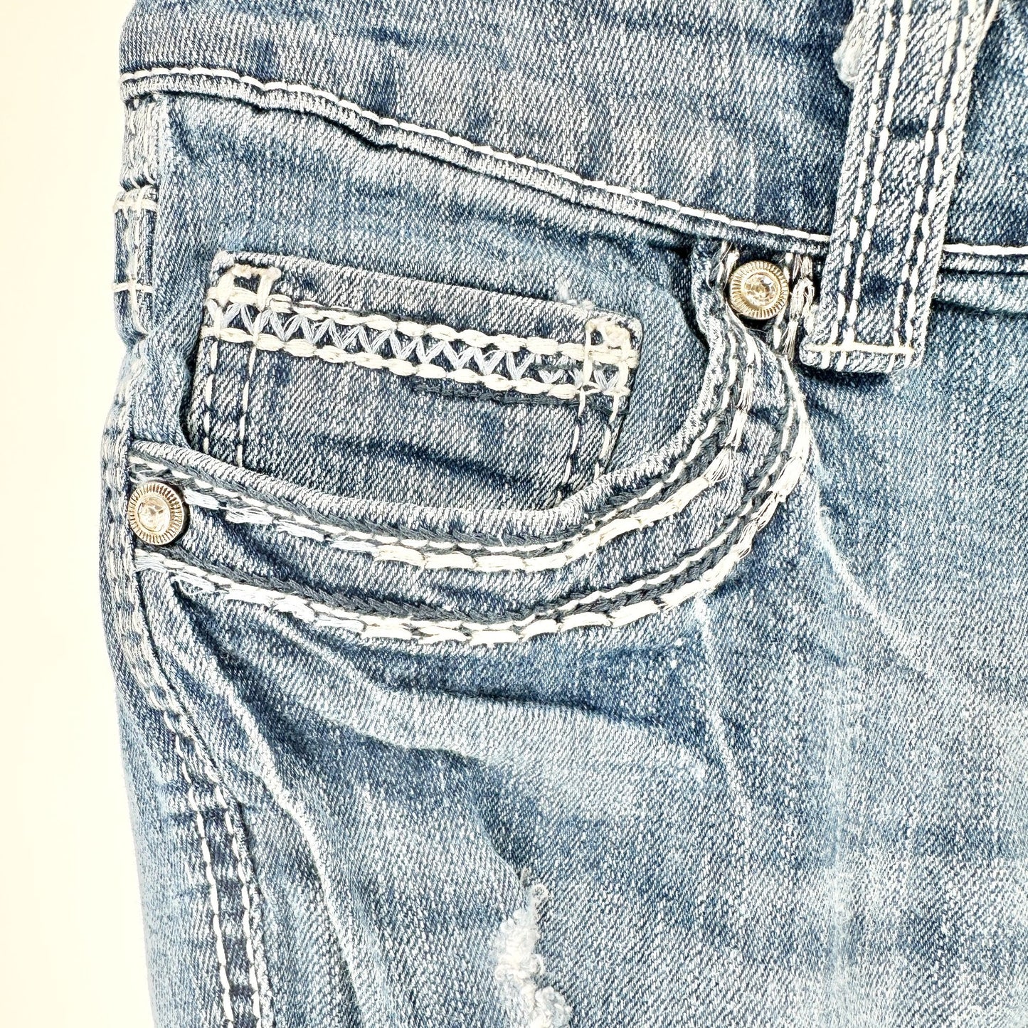 Aria Jeans Womens 5/6 Shorts Distressed Bermuda Denim With Embroidered Pockets