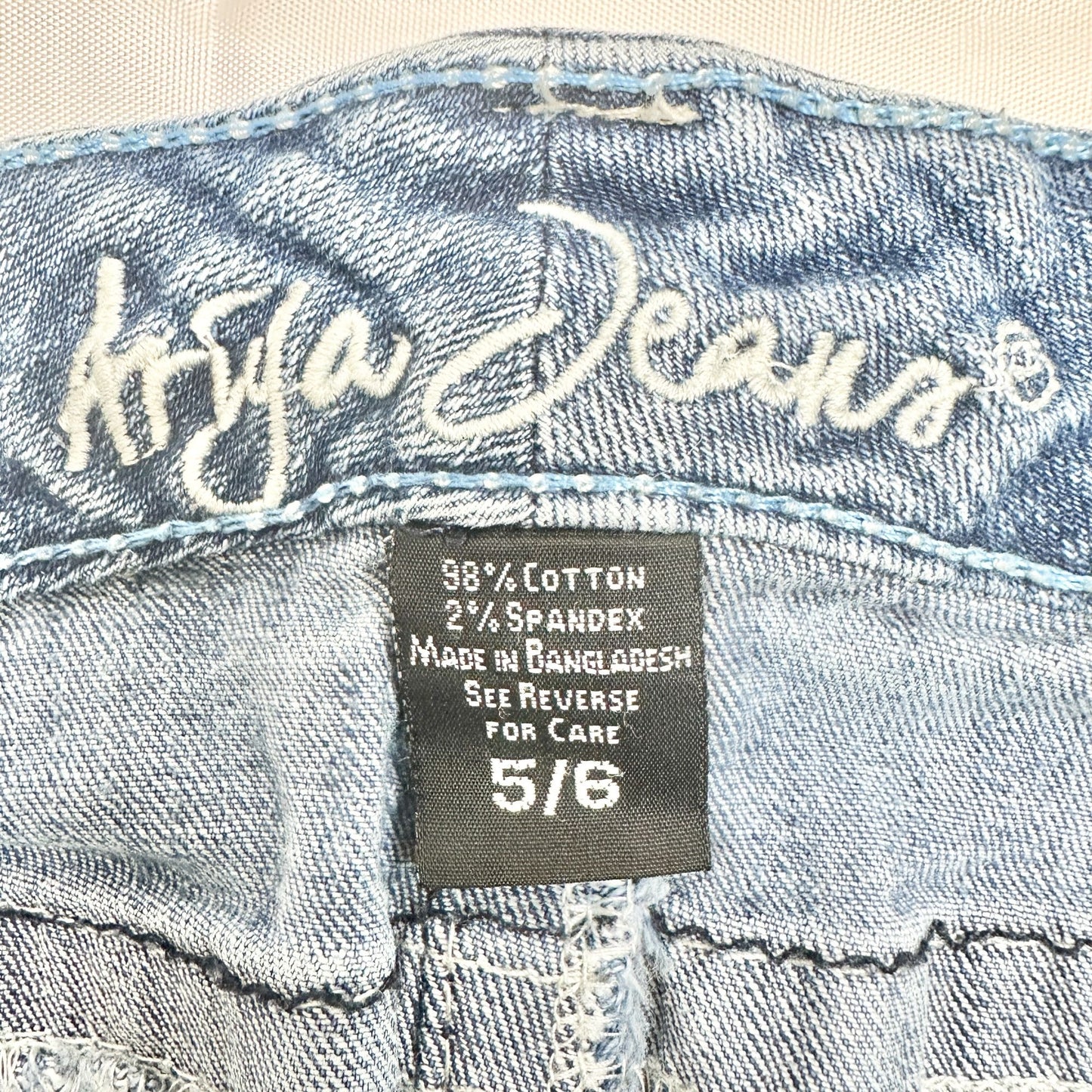 Aria Jeans Womens 5/6 Shorts Distressed Bermuda Denim With Embroidered Pockets