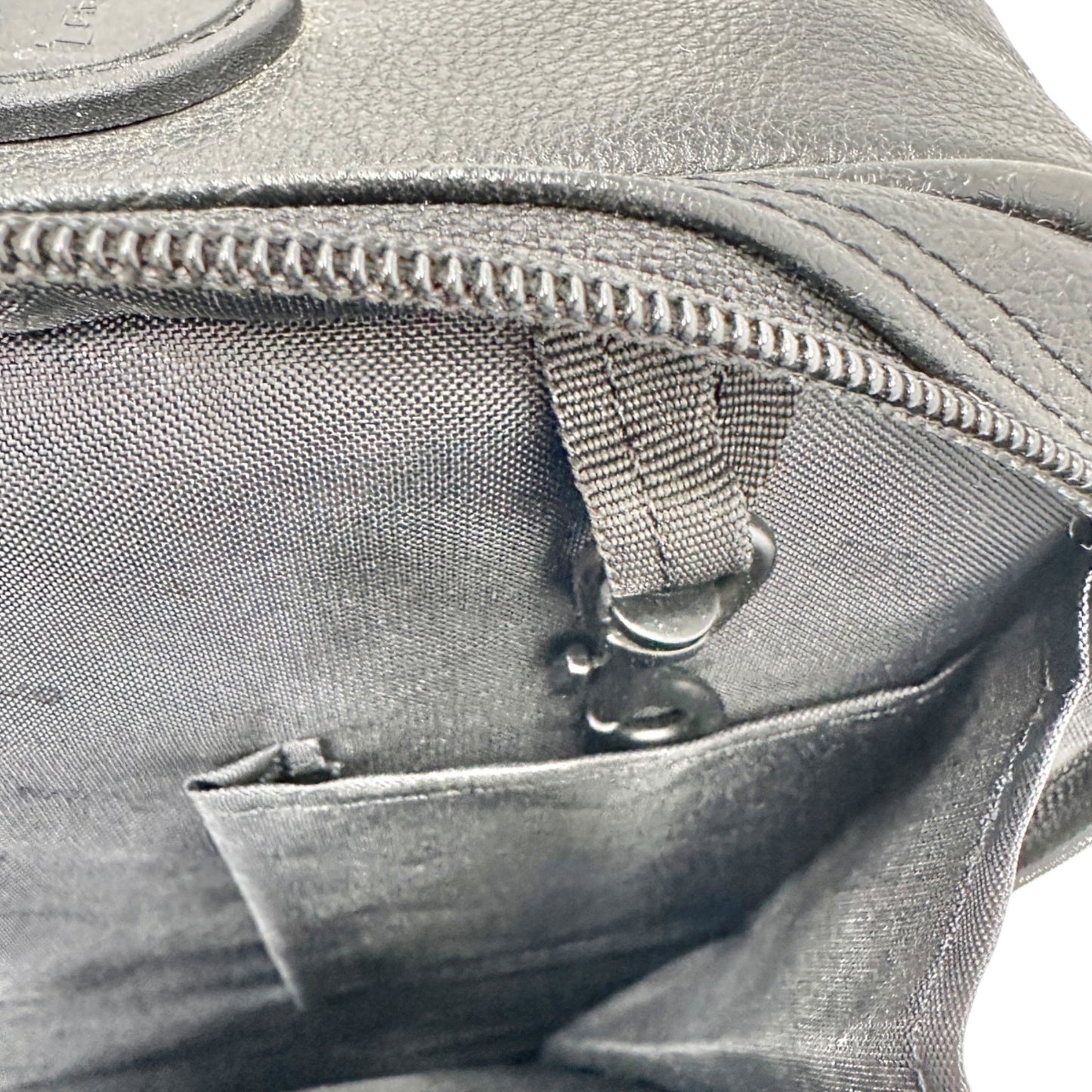 Targus Black Leather Briefcase Multiple Compartments Removable Shoulder Strap