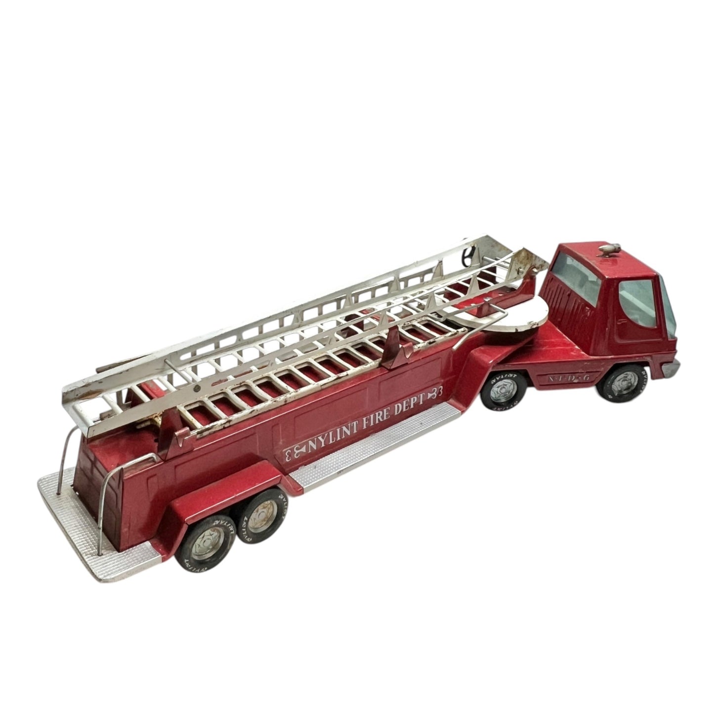 Vintage Nylint Fire Dept 33 Toy Fire Truck Extendable Ladder Metal Collectible