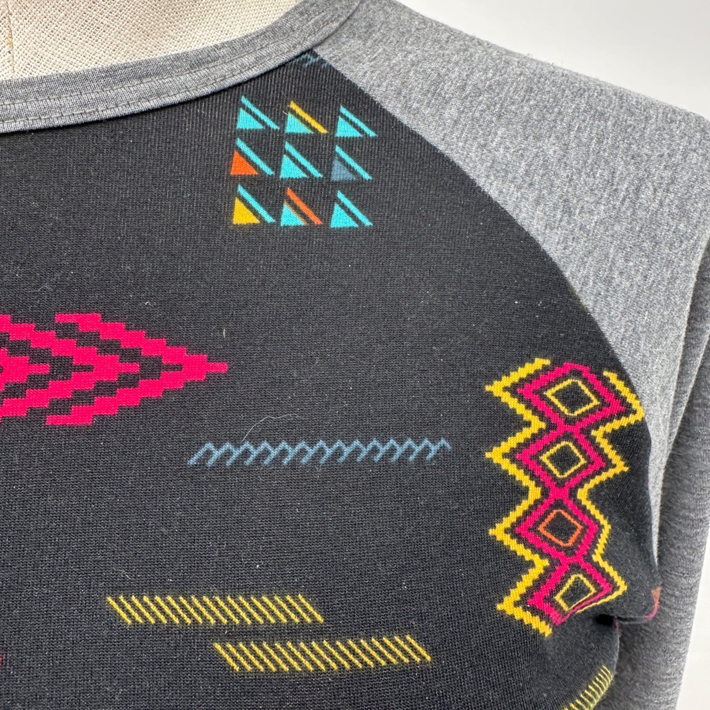 Lularoe Randy Top XS Black and Gray Geometric Print Raglan 3/4 Sleeve Tunic