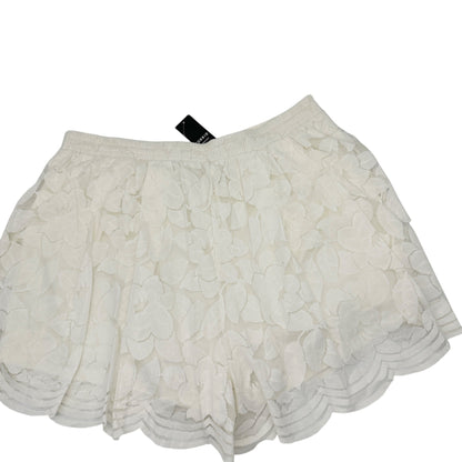 Torrid 2X Ivory Scalloped Lace Shorts Womens Elastic Waist Floral Overlay Light