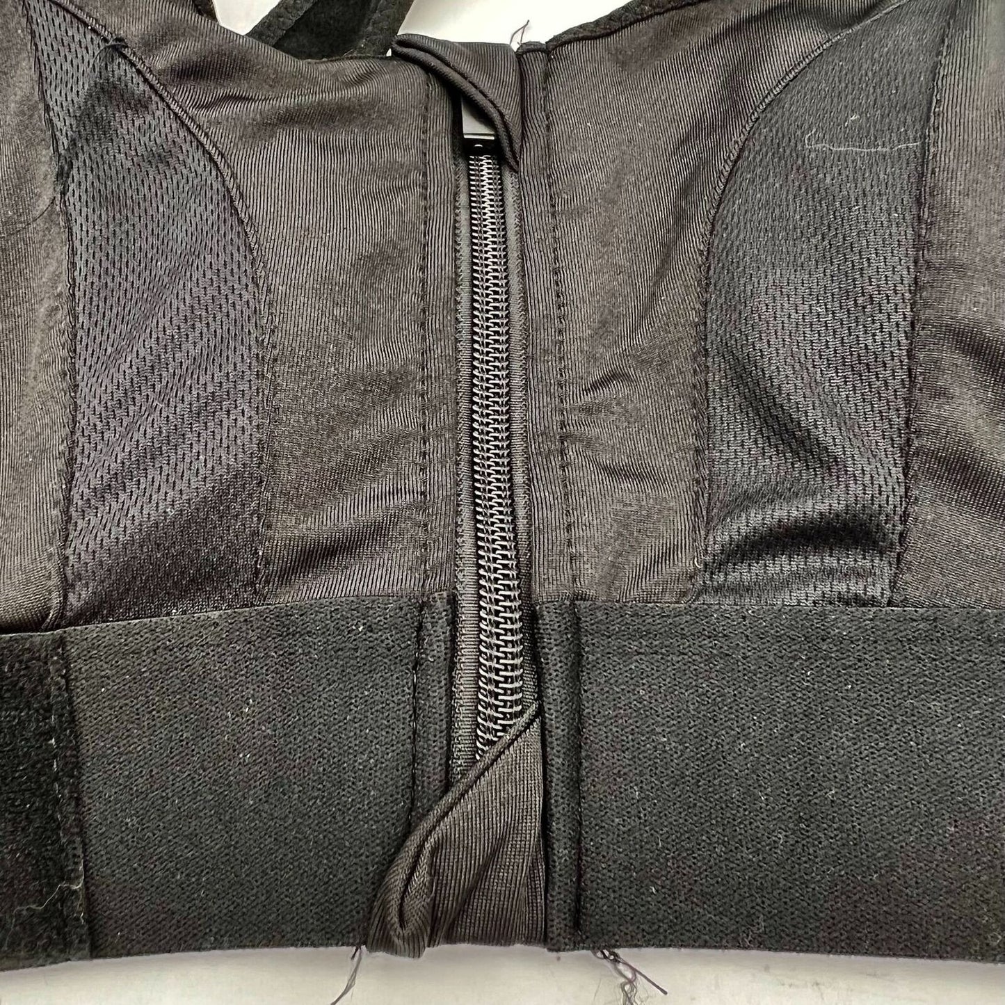 Onrise Sports Bra Women's Large Black Adjustable Straps Front Zip NIP