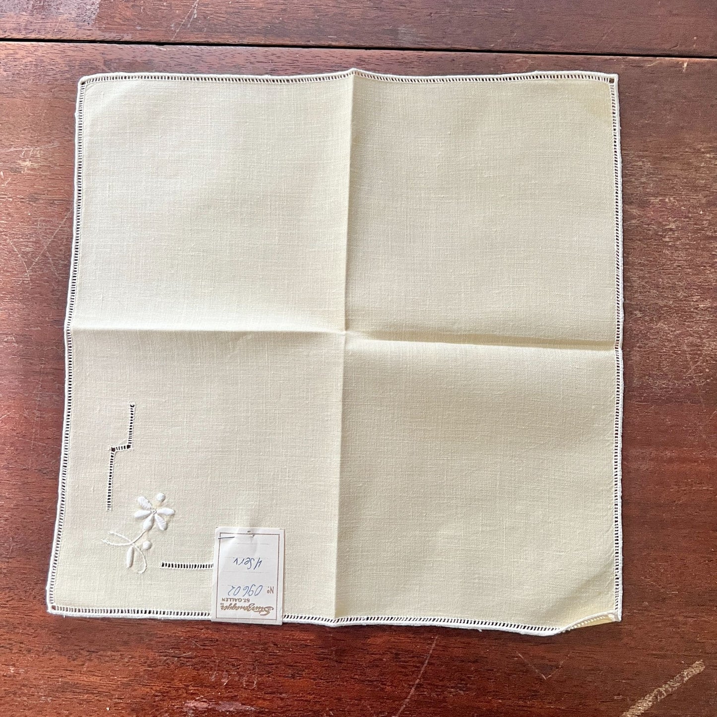 Vintage Brode Main Tablecloth and 4 Napkins Yellow Embroidered Flowers With Tag