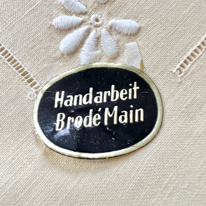 Vintage Brode Main Tablecloth and 4 Napkins Yellow Embroidered Flowers With Tag