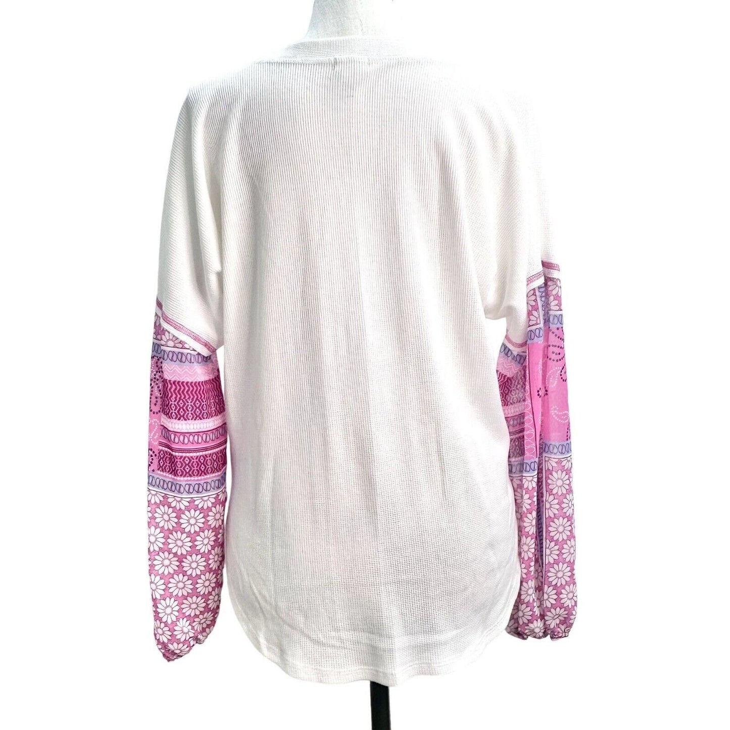 Baea Top Women's 2X White Waffle Knit Pink Pattern Long Sleeve Button Vneck NEW