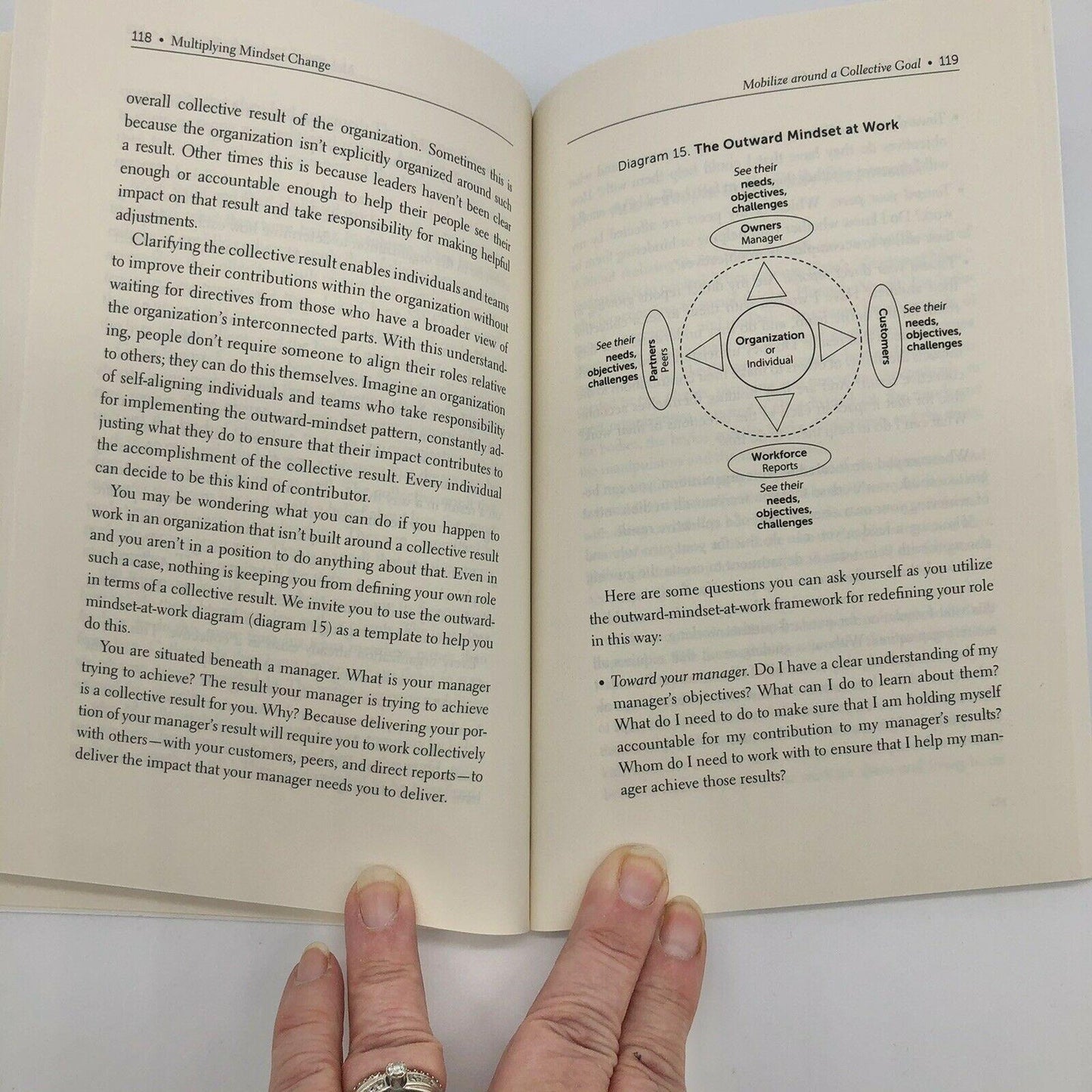 The Outward Mindset : Seeing Beyond Ourselves by Arbinger Institute Staff 2016